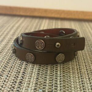 Tory Burch Woman’s Double Wrap Logo Stud Leather Bracelet Brown/Silver